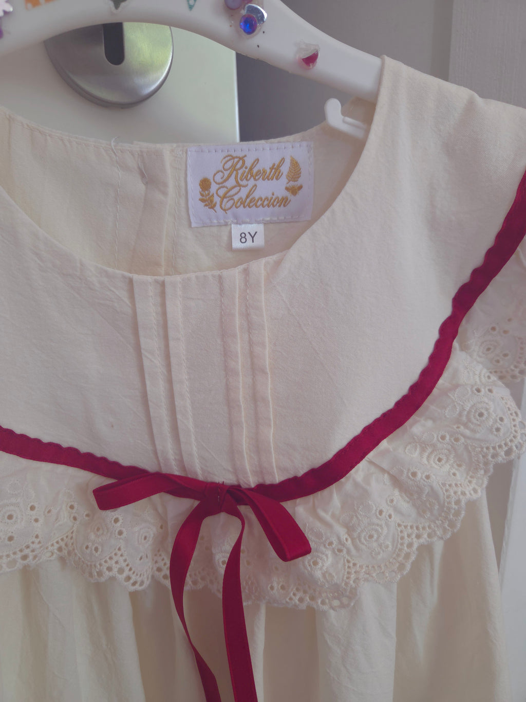 Robe fille broderie col marin écru et ruban rouge, faite main, taille 5-6 ans