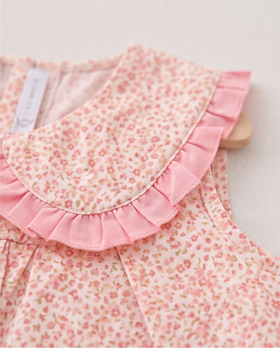Ensemble fille haut fleuri & short rose col Claudine volants